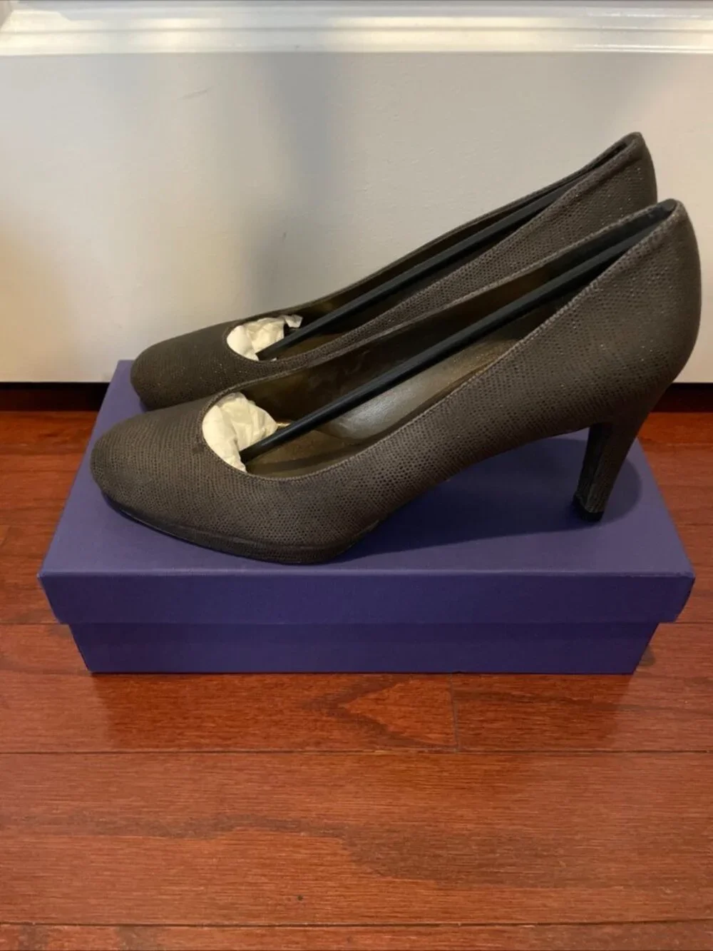 Stuart Weitzman Blog In Gary Women's High-Heel Pump Shoes - Picture 5 of 8